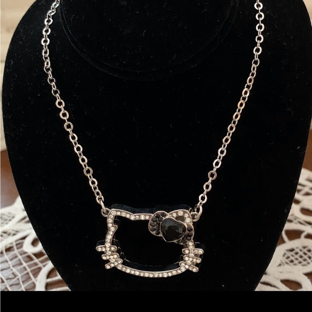Hello kitty necklace